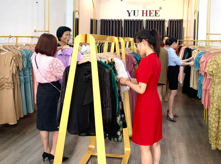 Nhã nhặn, trung tính trong màu sắc, đơn giản về kiểu dáng tạo nên sự tinh tế, sang trọng cho các sản phẩm cảu Yu Hee. Ảnh: Hà Duy