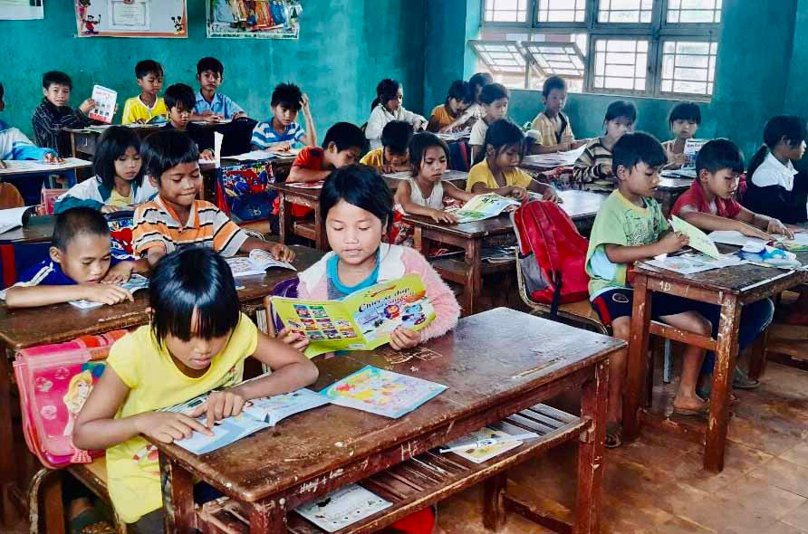 Thư viện huyện Chư Sê đưa sách về phục vụ học sinh dân tộc thiểu số tại các điểm trường của Trường Tiểu học Tôn Đức Thắng (xã Ia Blang). Ảnh: Trần Dung