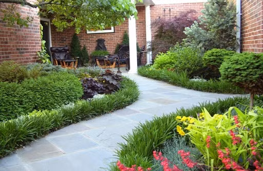 Trước khi bắt tay vào việc thiết kế khu vực ngoại thất sân vườn, bạn hãy phân chia bố cục cho sân vườn một cách rõ ràng. Ảnh minh họa: Phương Duy