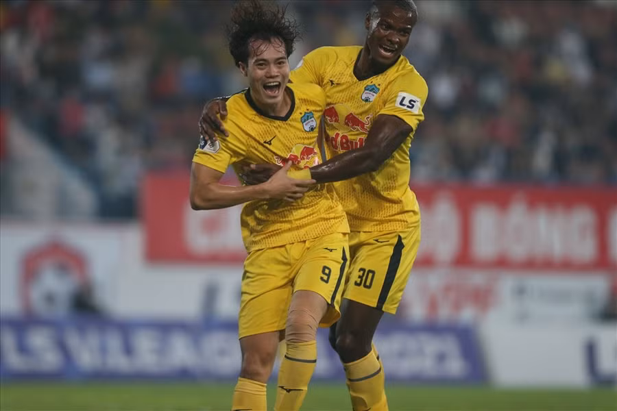 Hoàng Anh Gia Lai trước cơ hội bỏ xa Viettel trên bảng xếp hạng sau vòng 11 LS V.League 2021. Ảnh: Hoài Thu