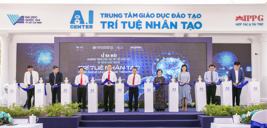  Đại học Quốc gia TP.HCM và Tập đoàn Liên Thái Bình Dương (IPPG) chính thức ra mắt “Chương trình Đào tạo trí tuệ nhân tạo và Công nghệ robot (AIC)- Ảnh: H.N