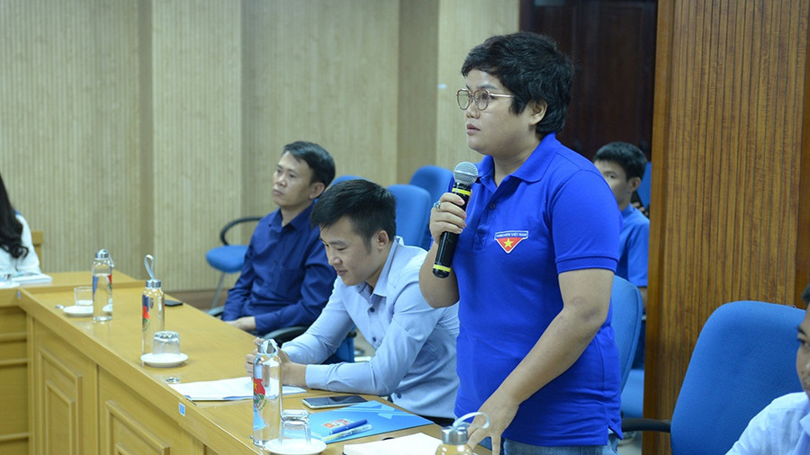 Đại diện một dự án chia sẻ thông tin tại buổi phát động cuộc thi. ẢNH DƯƠNG TRIỀU Đại diện một dự án chia sẻ thông tin tại buổi phát động cuộc thi. ẢNH DƯƠNG TRIỀU