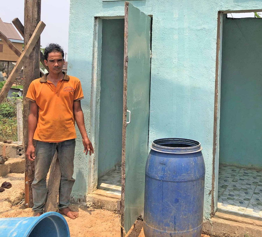 Anh Ksor Ri Na (thôn Plei Tăng A, xã Ia Ake) dành hơn 10 triệu đồng xây nhà tắm, nhà tiêu hợp vệ sinh. Ảnh: Anh Huy