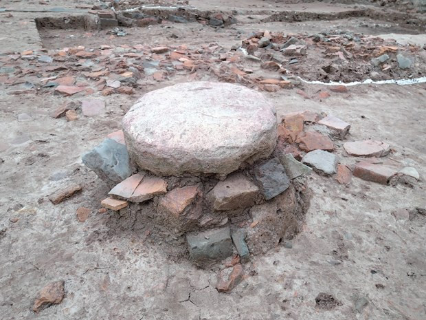 Dấu tích cột đá. (Ảnh: Minh Thu/Vietnam+)