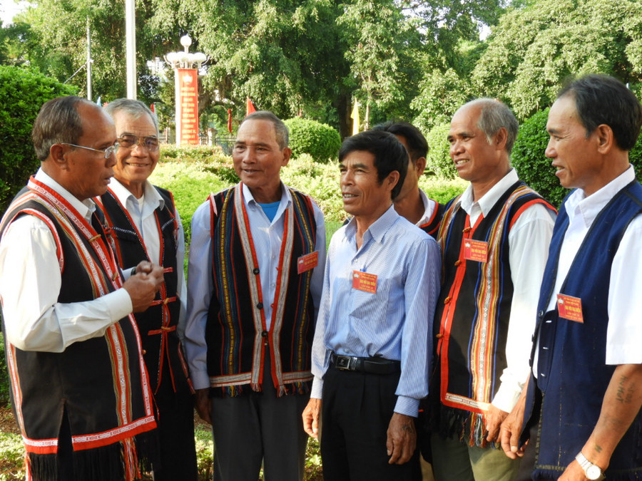 Trao đổi kinh nghiệm học tập và làm theo gương Bác. Ảnh: Thanh Nhật Trao đổi kinh nghiệm thực hiện học tập và làm theo gương Bác. Ảnh: Thanh Nhật