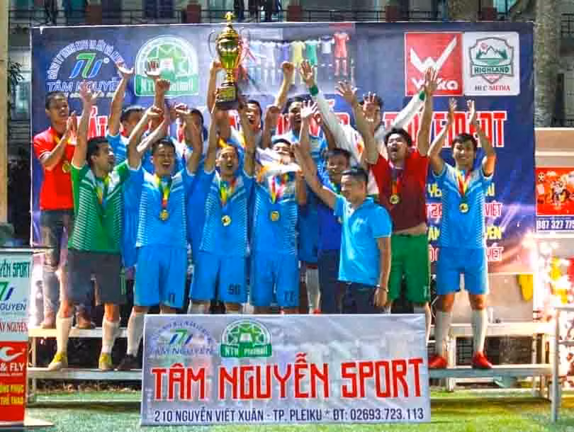Các cầu thủ Yên Đổ Gia Lai đã xuất sắc giành ngôi vô địch của giải