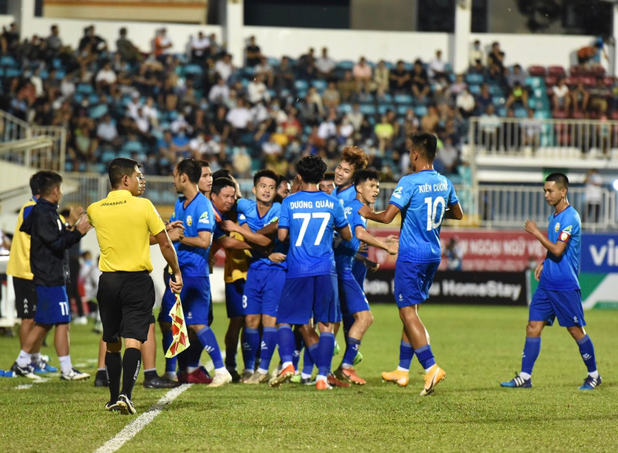 Các cầu thủ An Giang đã tạo nên bất ngờ thú vị.