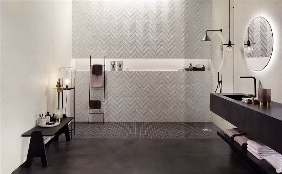 Với nhà tắm thì gạch lát nền ưu tiên lựa chọn là những mẫu có khả năng chống trơn tốt. Đồ họa: Phương Duy