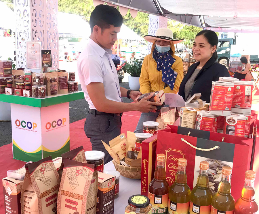 Nhiều cơ sở được hỗ trợ từ nguồn kinh phí khuyến công đã có sản phẩm đạt chứng nhận công nghiệp nông thôn tiêu biểu và OCOP. Ảnh: Vũ Thảo