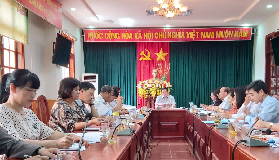 Quang cảnh buổi họp thông qua kết quả giám sát. Ảnh Ngọc Anh 2