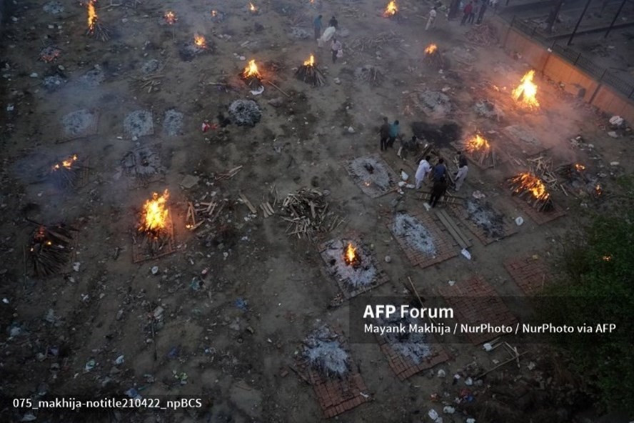 Cảnh hoả táng bệnh nhân COVID-19 ở Ấn Độ. Ảnh: AFP