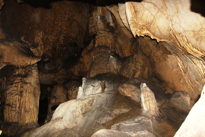 Vẻ đẹp diệu kỳ phía trong hang động Brai. ẢNH: NGUYỄN PHÚC