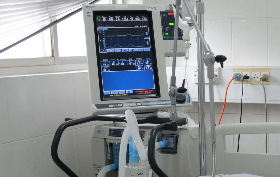  Cần giải pháp chặn đứng việc bắt tay làm giá trong mua sắm thiết bị y tế -ẢNH: DUY TÍNH