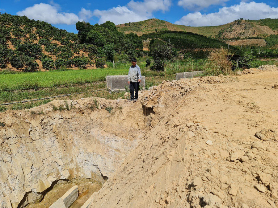 Kênh thủy lợi Suối đá nằm sâu dưới mặt đất nên gây tranh cãi