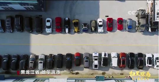 Mạng xã hội Trung Quốc choáng ngợp trước khối tài sản hơn 100 chiếc xe sang và tài khoản lên tới 3 tỉ nhân dân tệ (470 triệu USD) của 3 anh em Lý Vĩ. Ảnh: Sina Mạng xã hội Trung Quốc choáng ngợp trước khối tài sản hơn 100 chiếc xe sang và tài khoản lên tới 3 tỉ nhân dân tệ (470 triệu USD) của 3 anh em Lý Vĩ. Ảnh: Sina