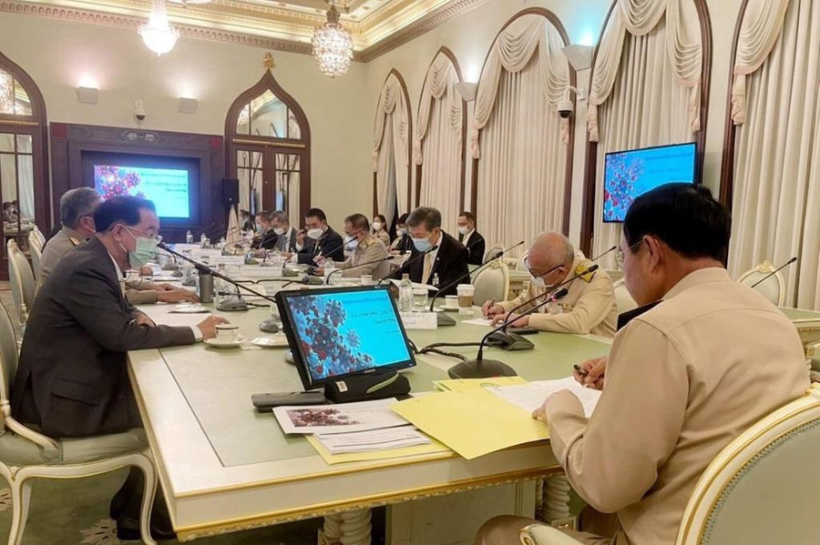  Tấm ảnh chụp tại buổi họp ngày 26.4 theo đó phát hiện Thủ tướng Prayut không đeo khẩu trang - Ảnh: Chính phủ Thái Lan