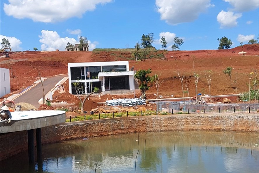 Thực trạng san gạt đất đai làm biến đổi địa hình ở huyện Bảo Lâm, Lâm Đồng. Ảnh: Phước Tín