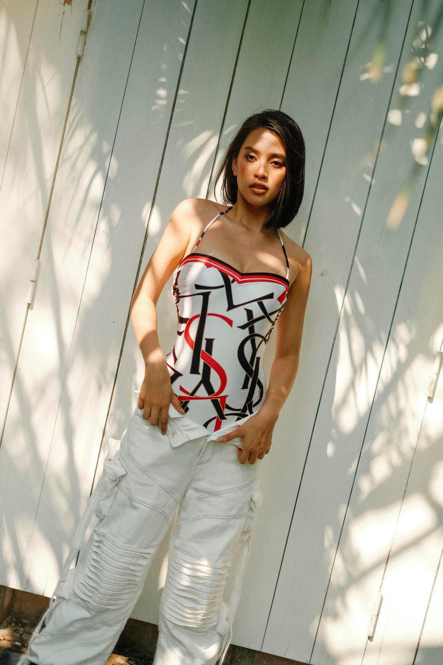 Trần Tiểu Vy gây chú ý nhờ phong cách thời trang gợi cảm, cá tính chào hè.