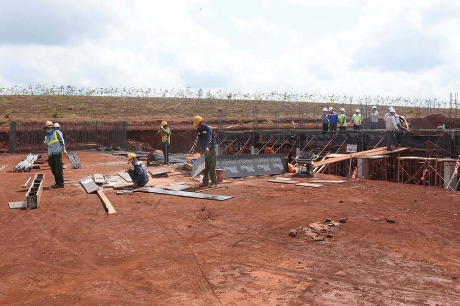 Thi công xây dựng trạm biến áp 110 kV tại dự án điện gió của Công ty cổ phần Phong điện HBRE Gia Lai. Ảnh: Minh Nguyễn Thi công xây dựng trạm biến áp 110 kV tại dự án điện gió của Công ty cổ phần Phong điện HBRE Gia Lai. Ảnh: Minh Nguyễn