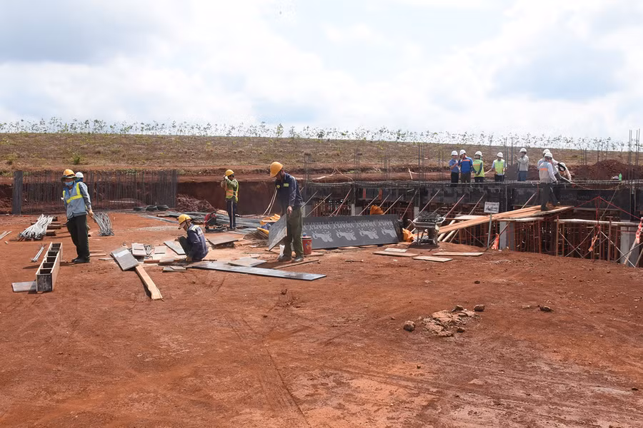 Thi công xây dựng trạm biến áp 110 kV tại dự án điện gió của Công ty cổ phần Phong điện HBRE Gia Lai. Ảnh: Minh Nguyễn