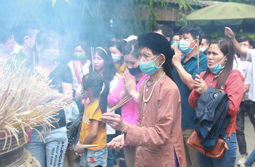 Hàng vạn người đã đổ về dâng hương ở Đền Hùng - Phú Thọ trong những ngày qua Ảnh: NGÔ NHUNG