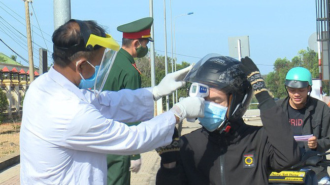 Người từ TP.HCM về Đắk Nông trong dịp Tết Nguyên đán Tân Sửu được kiểm tra y tế