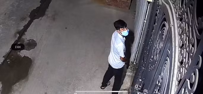 Camera ghi lại tên trộm thời điểm đột nhập nhà ông Đ.