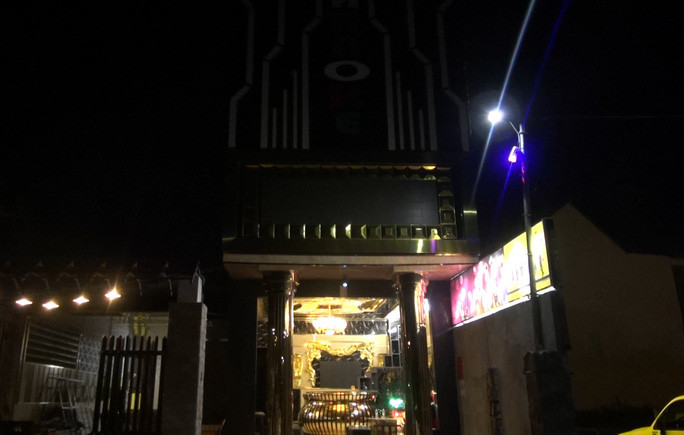 Quán karaoke Hoàng Gia, xã Nghĩa Thương, huyện Tư Nghĩa. (Ảnh: T.S)