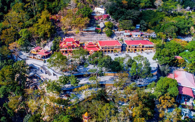 Núi Bà Đen là tài nguyên quý giá để Tây Ninh phát triển du lịch tâm linh.