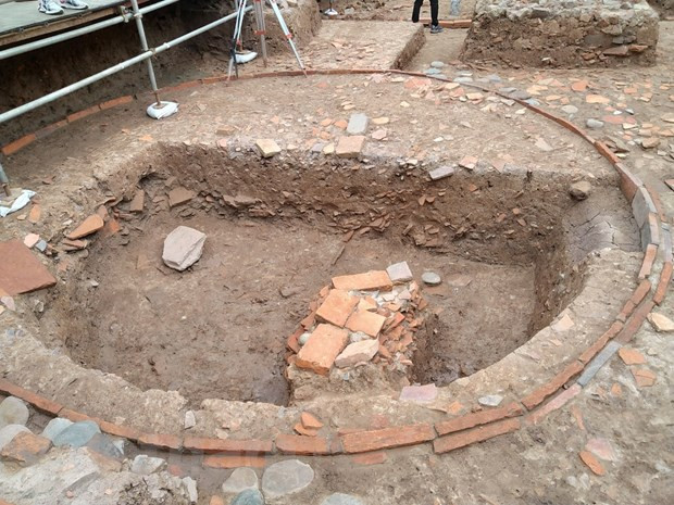  Kiến trúc hình tròn rộng 5m được các chuyên gia xác định là thuộc thời Trần nhưng chưa rõ chức năng sử dụng. (Ảnh: Minh Thu/Vietnam+)