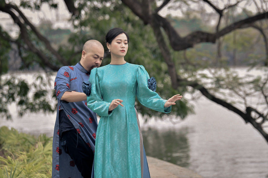 NTK Đức Hùng cùng Lâm Vỹ Dạ trong buổi chụp hình. (Ảnh: Kim Quyết)