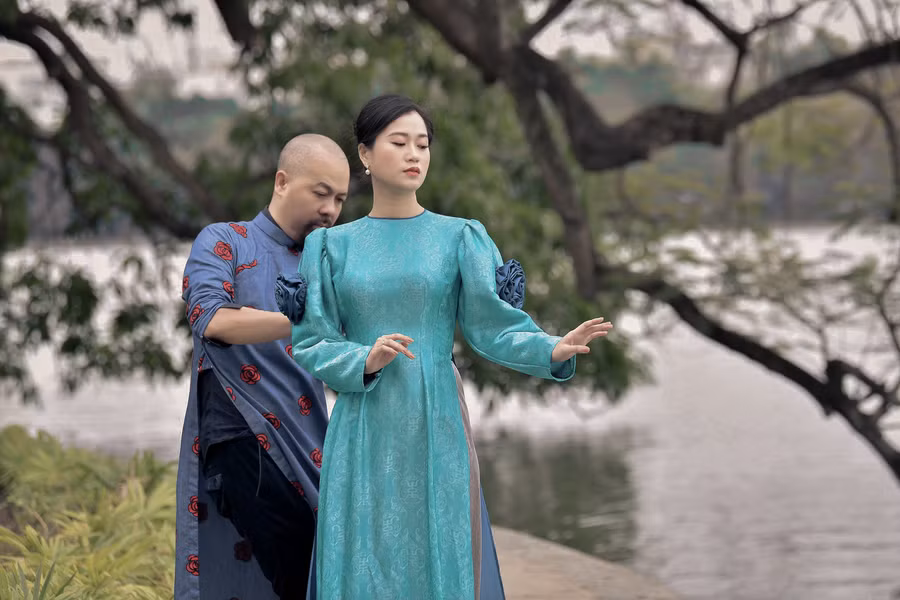 NTK Đức Hùng cùng Lâm Vỹ Dạ trong buổi chụp hình. (Ảnh: Kim Quyết)