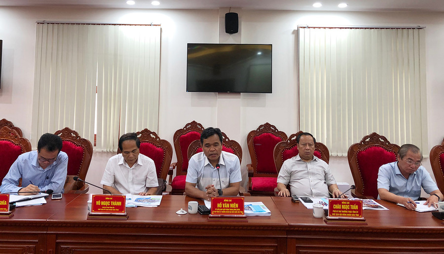 Thường trực Tỉnh ủy làm việc với Đoàn công tác Quỹ phòng tránh thiên tai. Ảnh: Lê Nam