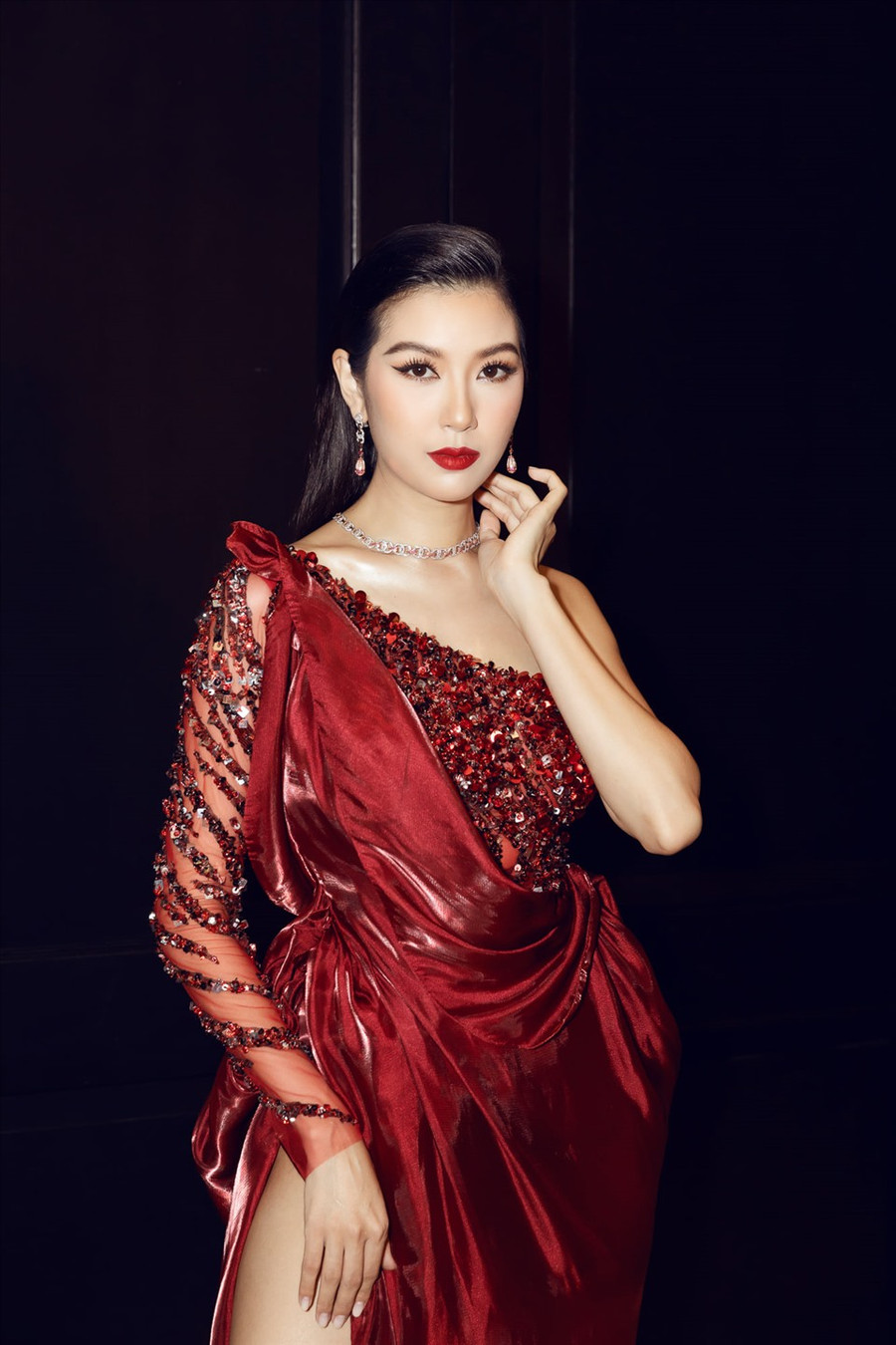 Dù mới sinh em bé nhưng Thúy Vân đã nhanh chóng lấy lại vóc dáng. Người đẹp được khen ngợi bởi thần thái cuốn hút, quyến rũ. Ảnh: NSCC.