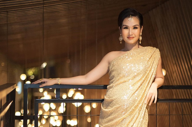 Võ Hạ Trâm xinh đẹp kiêu sa trong trang phục truyền thống của Ấn Độ. ẢNH: FBNV