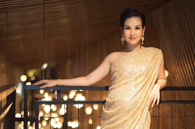 Võ Hạ Trâm xinh đẹp kiêu sa trong trang phục truyền thống của Ấn Độ. ẢNH: FBNV