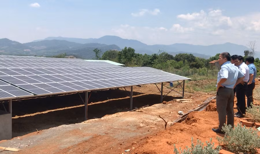  Nhiều hệ thống ĐMTMN trang trại nông nghiệp chưa thực hiện đúng tiêu chí “điện trên-trại dưới”. Ảnh: Vũ Thảo