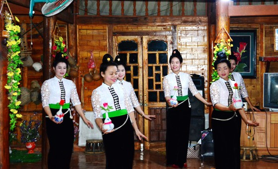 Chương trình biểu diễn văn nghệ tại một tỉnh khu vực Tây Bắc 