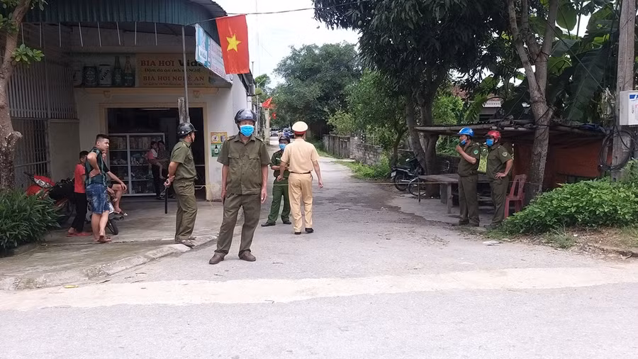  Lối vào hiện trường bị phong tỏa - ẢNH K.HOAN