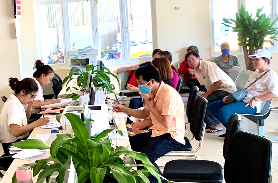 Bộ phận một cửa các huyện, thị xã, thành phố đã nỗ lực cải cách hành chính, tạo điều kiện cho doanh nghiệp và người dân. Ảnh: Hà Duy