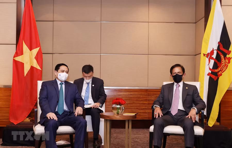  Thủ tướng Phạm Minh Chính chào xã giao Quốc vương Brunei Haji Hassanal Bolkiah, Chủ tịch ASEAN 2021. (Ảnh: Dương Giang/TTXVN)