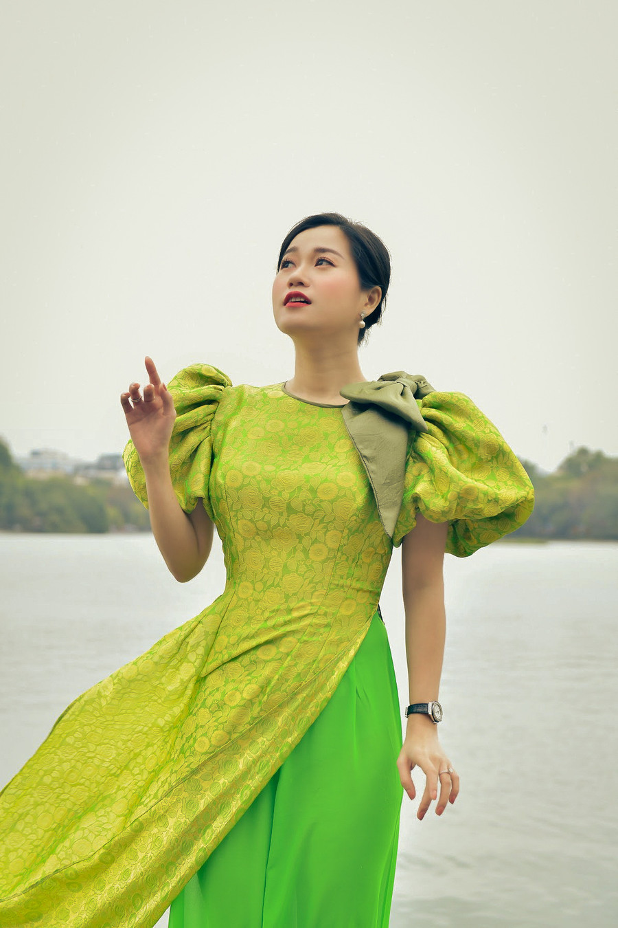 Dù đã là bà mẹ hai con nhưng Lâm Vỹ Dạ vẫn 