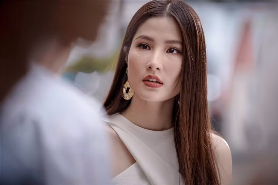 Tuy nhiên, giống Lan Ngọc, Diễm My cũng có những trăn trở ở ngưỡng cửa 30. Cô nói rằng ngoài đời cô từng có gia đình không trọn vẹn khi mẹ mất, bản thân phải cố mạnh mẽ vượt qua. Ảnh: NSCC