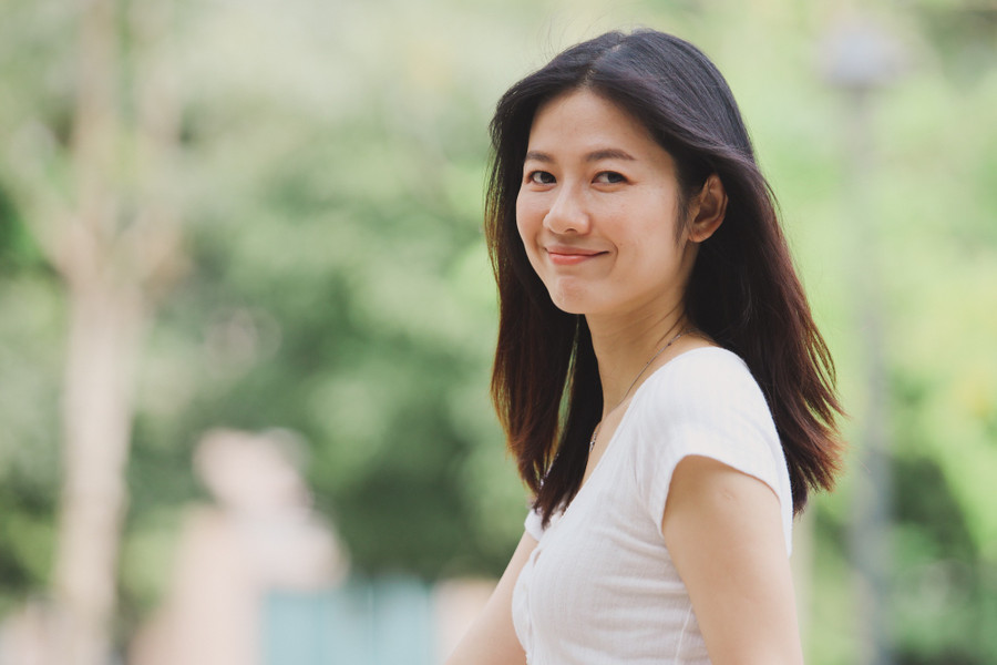 Oanh Kiều có vẻ ngoài nhỏ nhắn, ăn mặc giản dị. Ảnh: Phương Lâm.