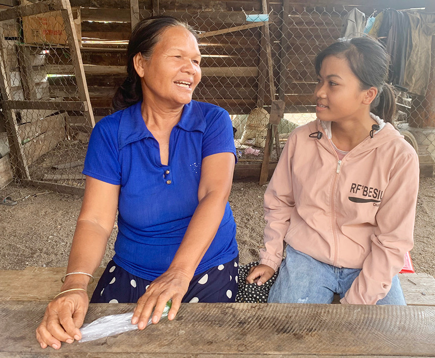 Bà Rah Lan H'Gô rất muốn được truyền dạy dân ca Jrai cho lớp trẻ. Ảnh: Phương Linh Bà Rah Lan H'Gô rất muốn được truyền dạy dân ca Jrai cho lớp trẻ. Ảnh: Phương Linh