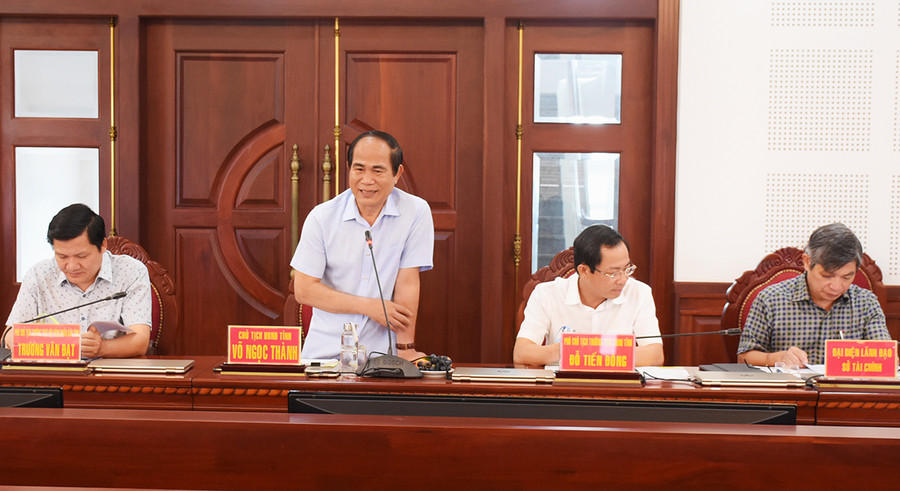 Chủ tịch UBND tỉnh Võ Ngọc Thành phát biểu tại buổi làm việc. Ảnh: Minh Nguyễn Chủ tịch UBND tỉnh Võ Ngọc Thành yêu cầu các sở ngành đánh giá, bổ sung một số kết quả cụ thể về công tác thực hành tiết kiệm, chống lãng phí. Ảnh: Minh Nguyễn