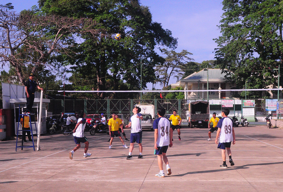 Trận thi đấu bóng chuyền giữa Trung tâm Văn hóa-Thông tin và Thể thao huyện Krông Pa gặp Trung tâm Văn hóa-Thông tin và Thể thao TP. Pleiku. Ảnh: Thiên Di Trận thi đấu bóng chuyền giữa Trung tâm Văn hóa-Thông tin và Thể thao huyện Krông Pa gặp Trung tâm Văn hóa-Thông tin và Thể thao TP. Pleiku. Ảnh: Thiên Di