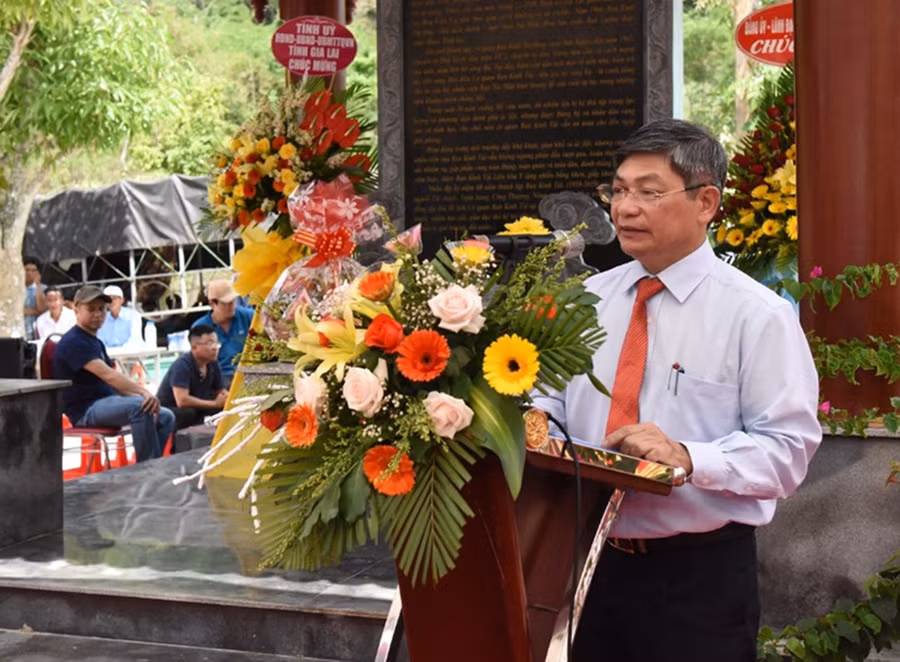 Giám đốc Sở Tài chính Nguyễn Anh Dũng báo cáo kết quả đầu tư xây dựng khu di tích. Ảnh: Đức Thụy