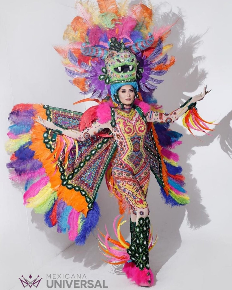 Thiết kế mang đậm màu sắc lễ hội của người đẹp đến từ Mexico. ẢNH: MISSOSOLOGY