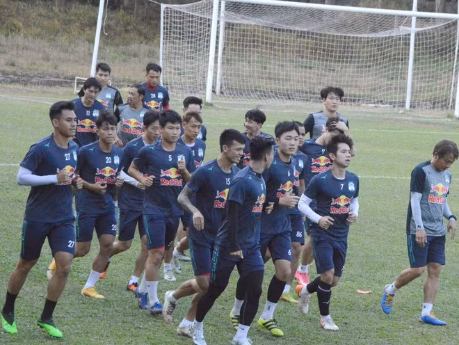 HAGL tập ngày 10.4 chuẩn bị cho trận đấu với Nam Định - Ảnh: Minh Vỹ